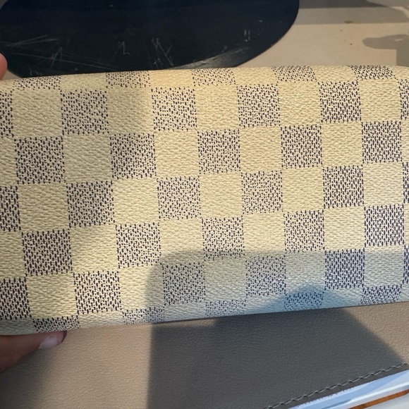 Louis Vuitton Checkered Cream and Gray Wallet - Picture 3 of 9